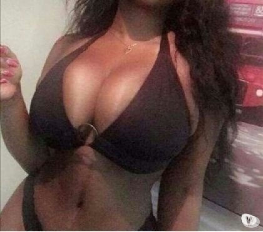 jeune femme black a grosse poitrine au maroc